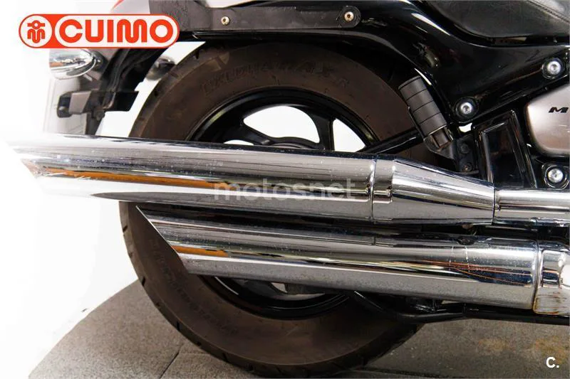 Suzuki Intruder M800 – Vista 16