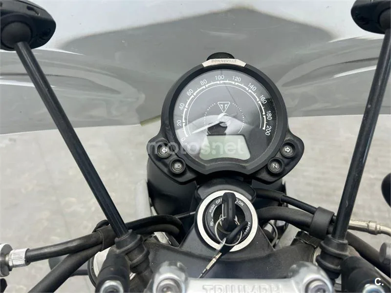 Triumph Street Twin – Vista 13