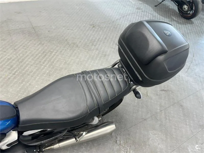 Triumph Street Twin – Vista 15