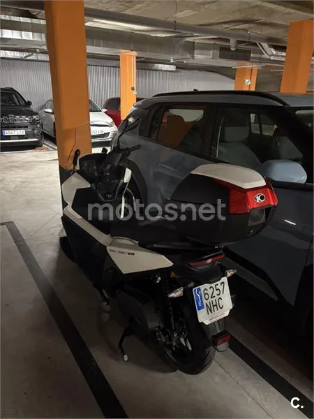 Kymco Sky Town 125 – Vista 3