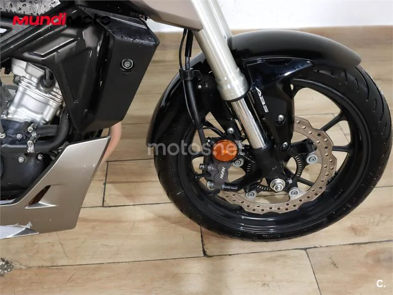 Honda CB 125 R – Vista 28