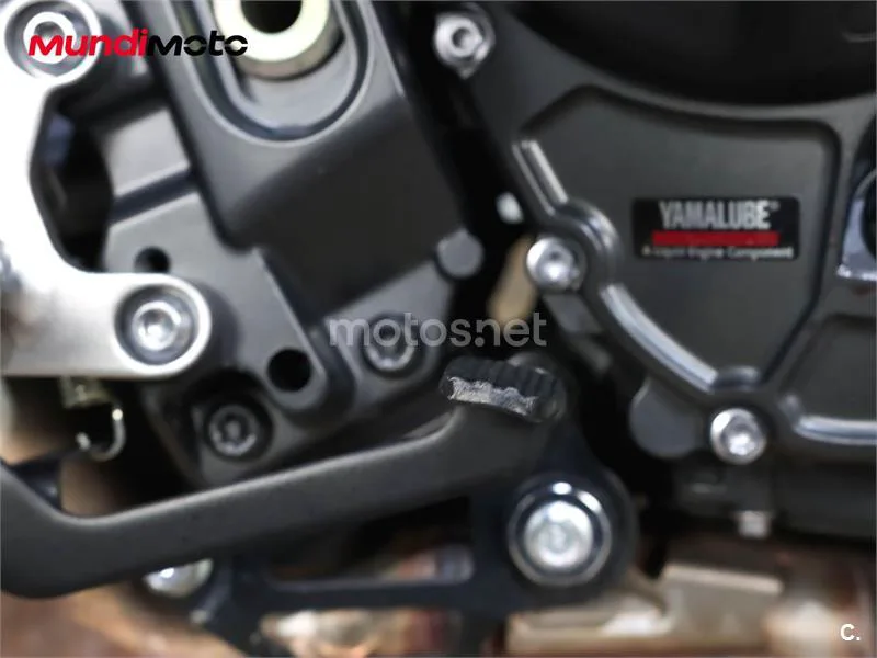 Yamaha MT-09 – Vista 16