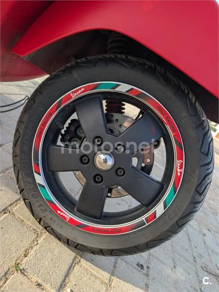 Vespa GTS Super 300 – Vista 12