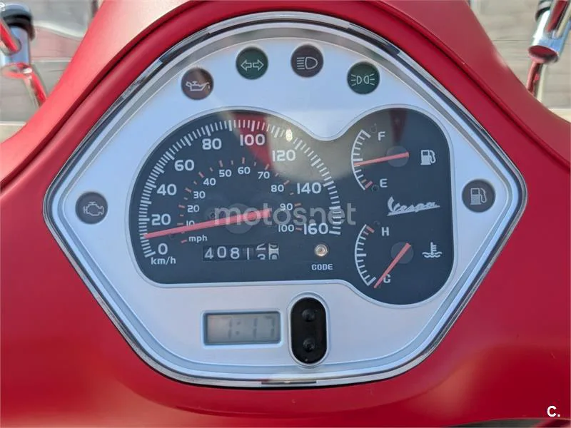 Vespa GTS Super 300 – Vista 14