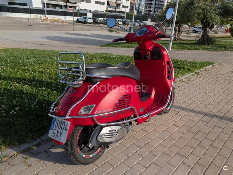 Vespa GTS Super 300 – Vista 8
