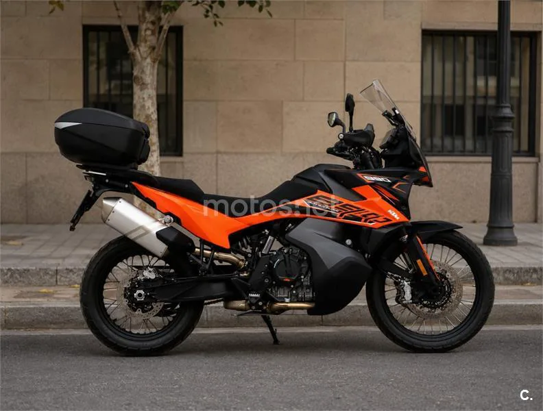 KTM 890 – Vista 2