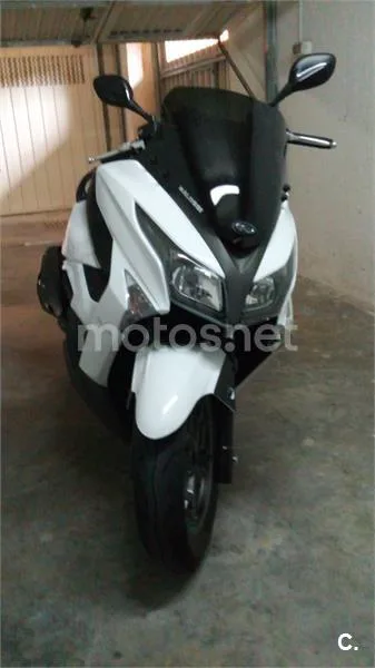 Kymco Grand Dink 300 – Vista 4