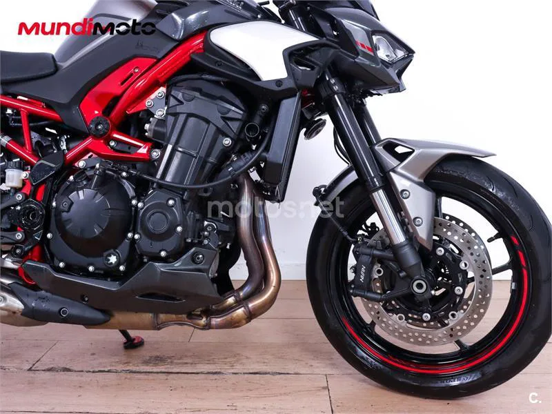 Kawasaki Z900 – Vista 15