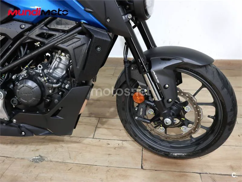 Honda CB 125 R – Vista 15