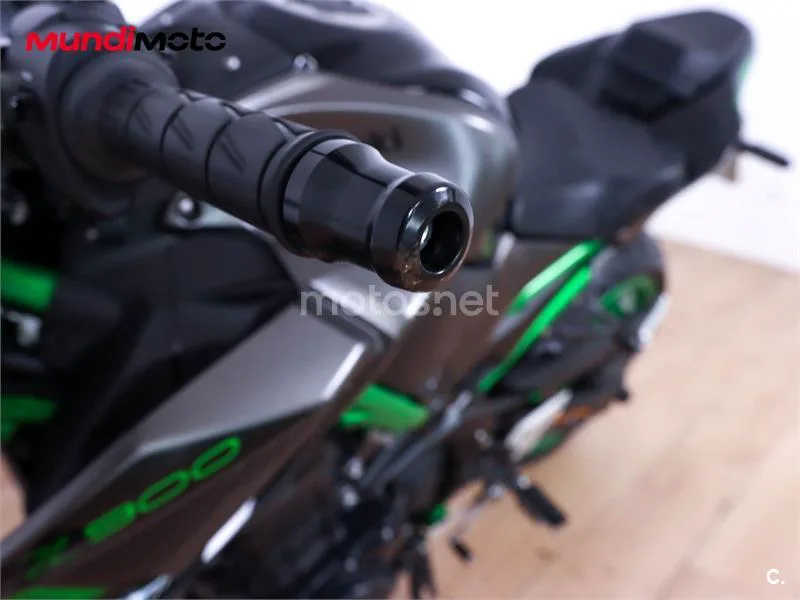 Kawasaki Z900 – Vista 17
