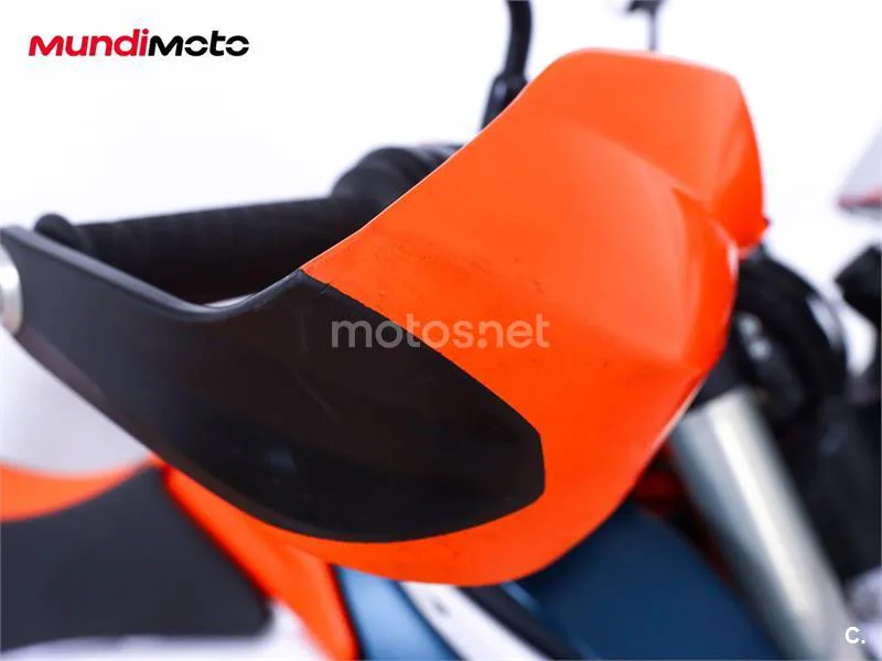 KTM 890 – Vista 13