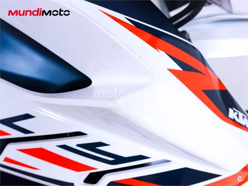 KTM 890 – Vista 14