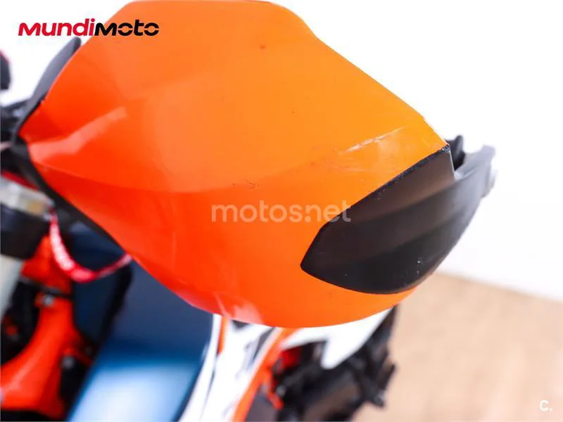 KTM 890 – Vista 17