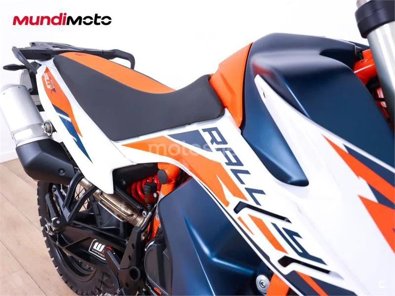 KTM 890 – Vista 20