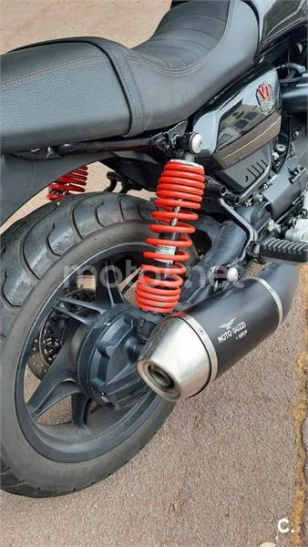 Moto Guzzi V7 - Vista 4