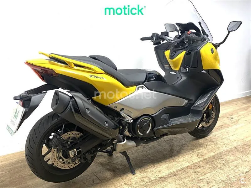 Yamaha TMAX – Vista 9