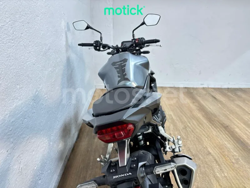 Honda CB750 Hornet - Vista 12
