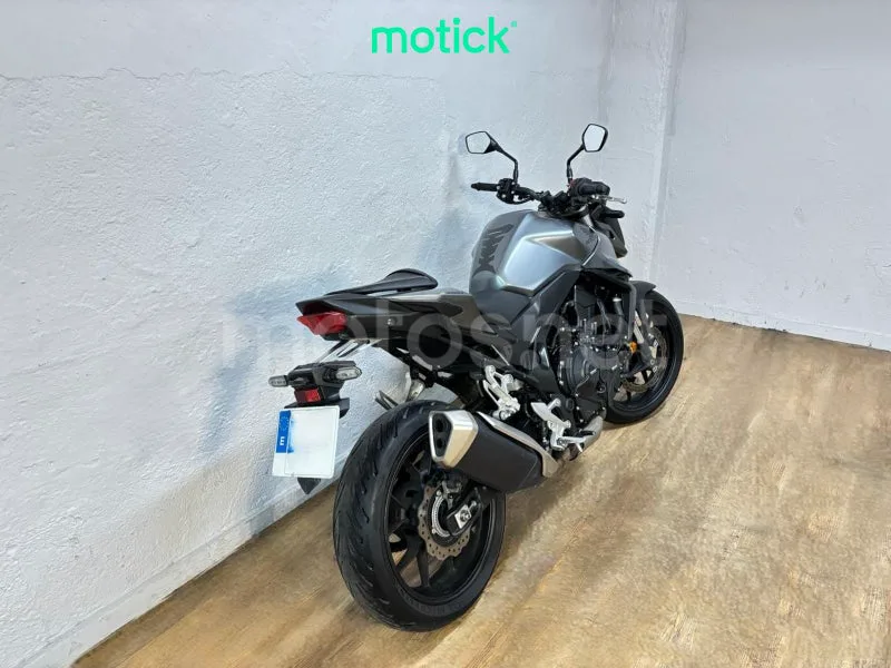 Honda CB750 Hornet - Vista 20