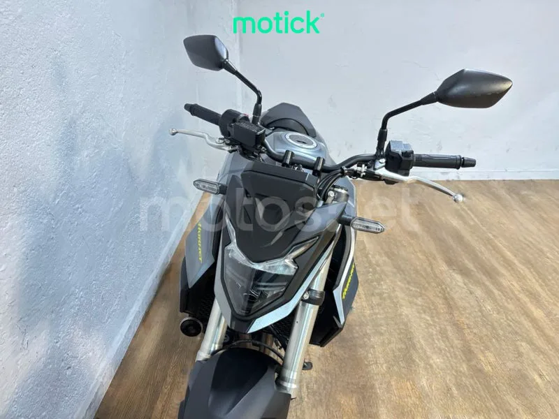 Honda CB750 Hornet - Vista 22