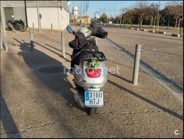 Vespa LX 125 – Vista 3