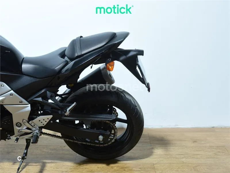Kawasaki Z750 – Vista 9