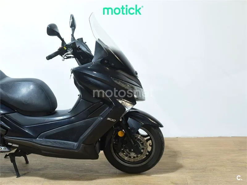 Kymco Grand Dink 300 – Vista 4
