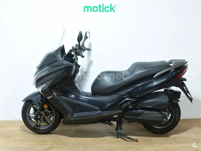 Kymco Grand Dink 300 – Vista 7