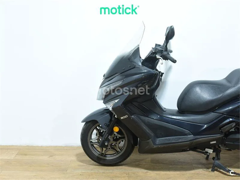 Kymco Grand Dink 300 – Vista 8