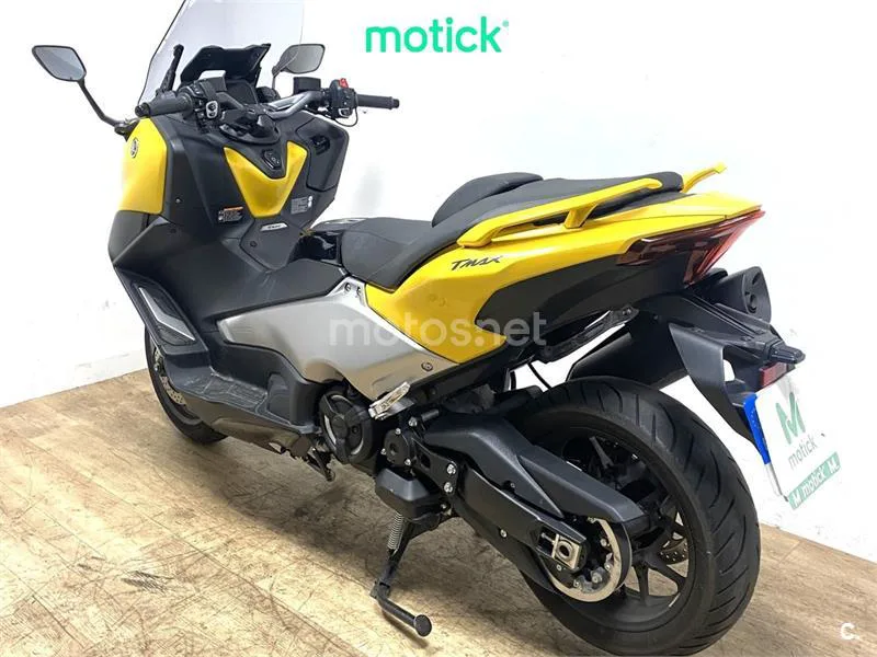 Yamaha TMAX – Vista 8