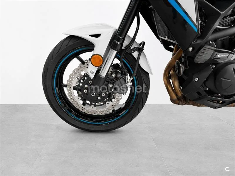 Kawasaki Versys – Vista 9