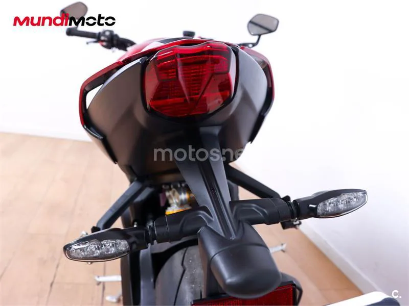 Triumph Street Triple – Vista 9