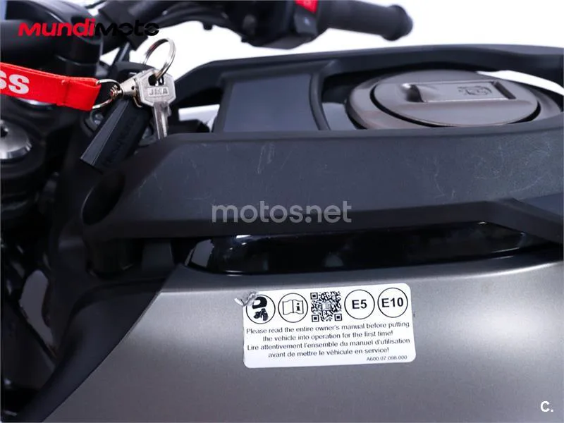 Husqvarna Svartpilen 401 – Vista 18