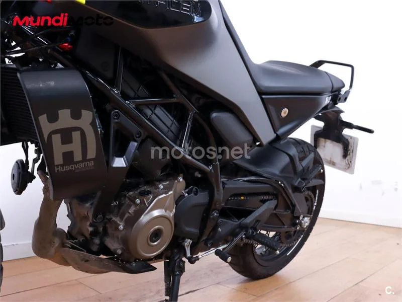 Husqvarna Svartpilen 401 – Vista 10