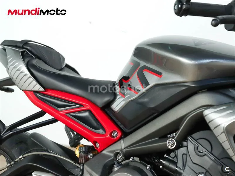 Triumph Street Triple – Vista 19