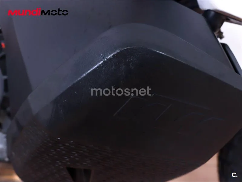 KTM 890 – Vista 13
