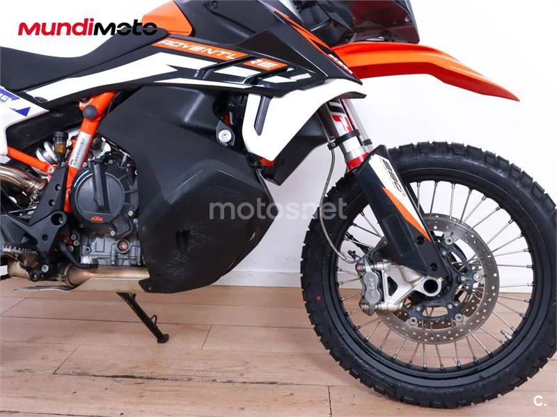 KTM 890 – Vista 16