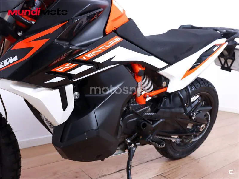 KTM 890 – Vista 10