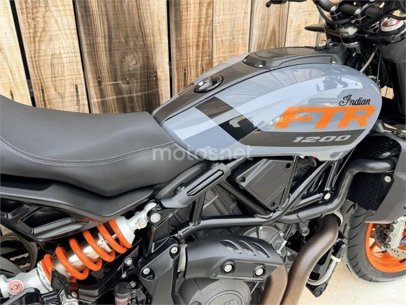 Indian FTR 1200 – Vista 19