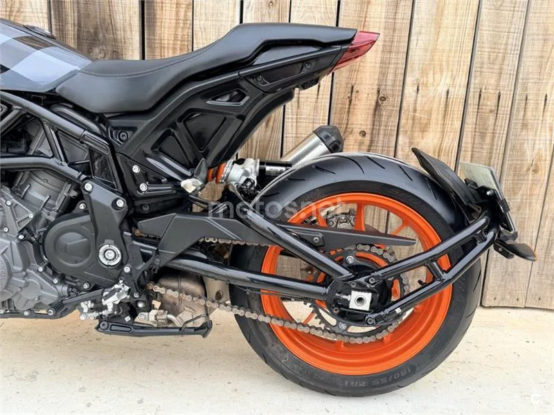 Indian FTR 1200 – Vista 4
