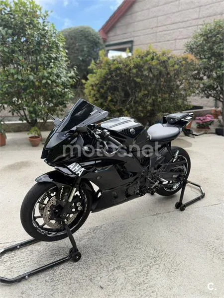 Yamaha R7 – Vista 9