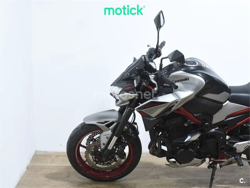 Kawasaki Z900 – Vista 8