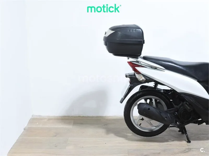 Honda Vision 110 – Vista 3