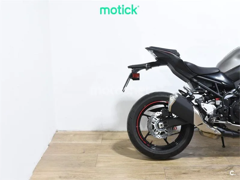 Kawasaki Z900 – Vista 3
