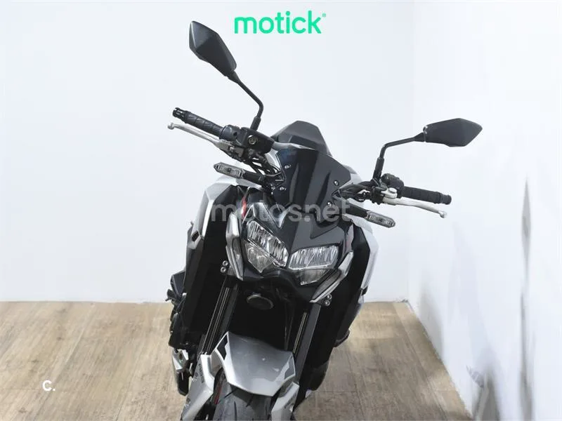 Kawasaki Z900 – Vista 11