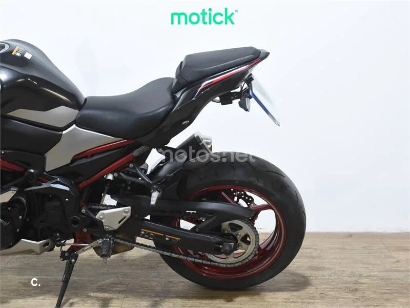 Kawasaki Z900 – Vista 9