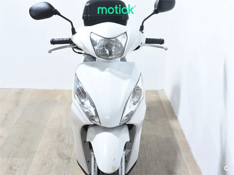 Honda Vision 110 – Vista 11