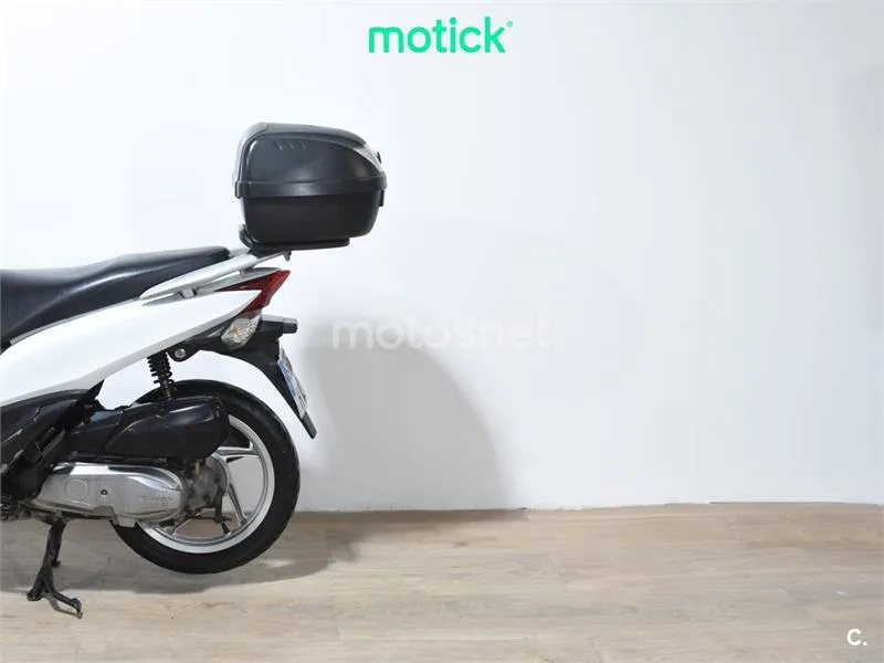 Honda Vision 110 – Vista 9