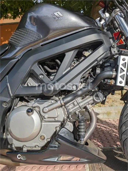 Suzuki Bandit 650 – Vista 7