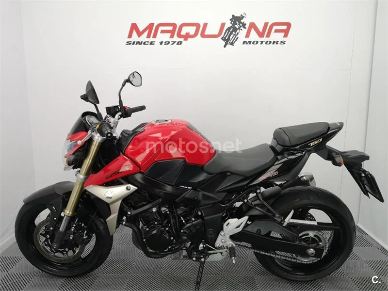 Suzuki GSR 750 – Vista 14