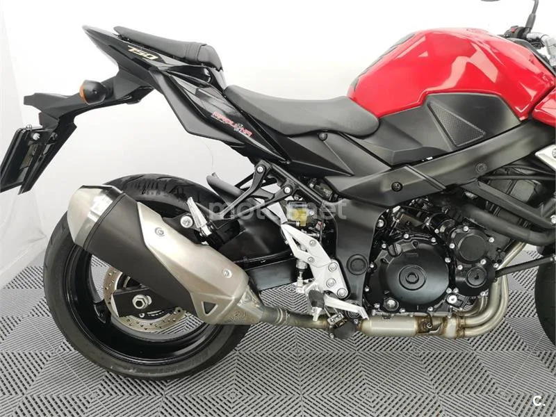 Suzuki GSR 750 – Vista 5